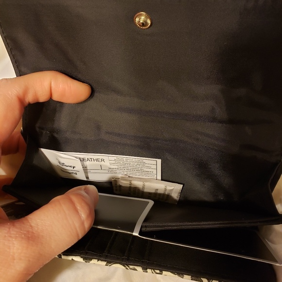 Last 1!!! Disney's Little Mermaid loungefly wallet - Picture 7 of 8